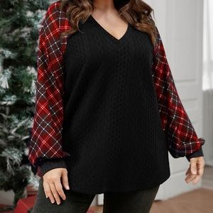 BloomChic size 14/16 Black Quilted sweater with red sleeves